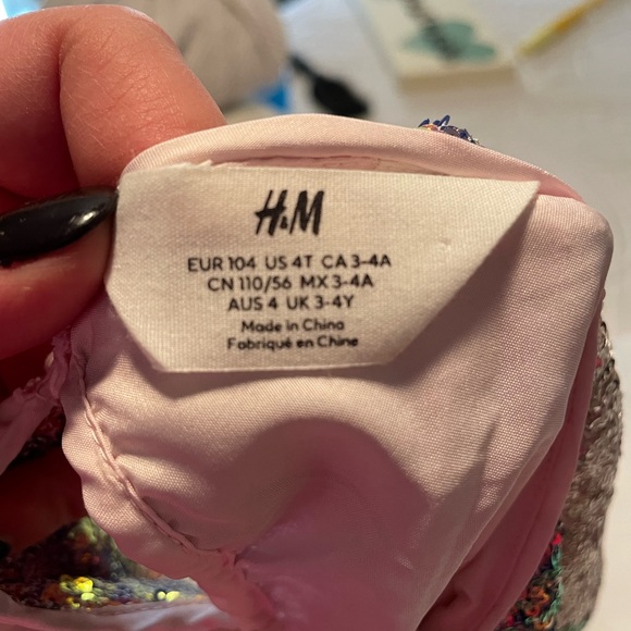 H&M toddler sequin top. NWOT. Size 4t. Matching skirt, 4t. - Picture 5 of 6